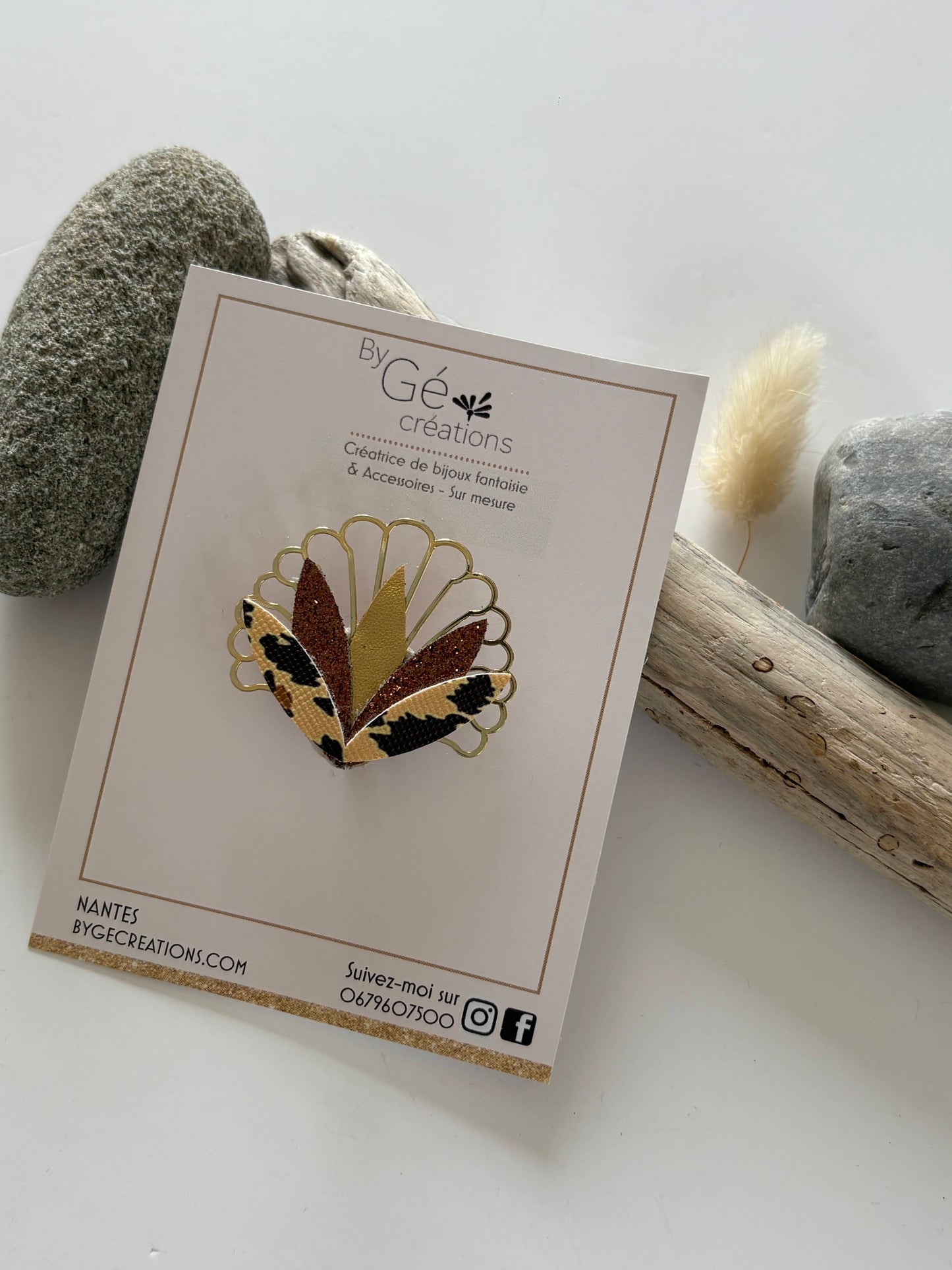 Broche florale : léopard/mordoré/doré