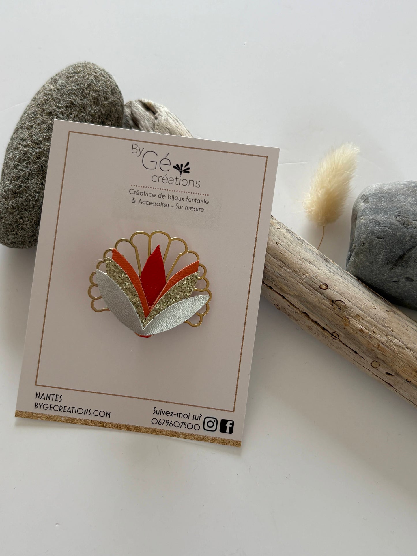 Broche florale : argent/doré/saumon/orange