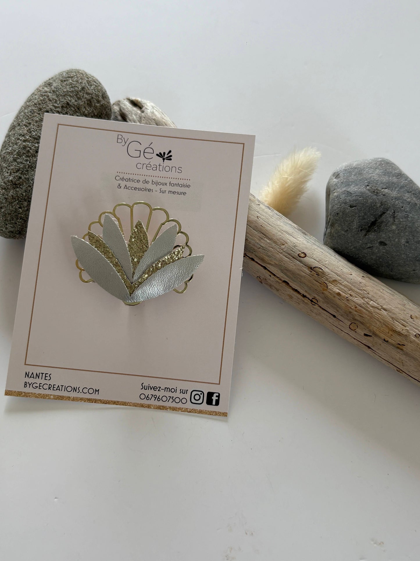 Broche florale : argent/doré