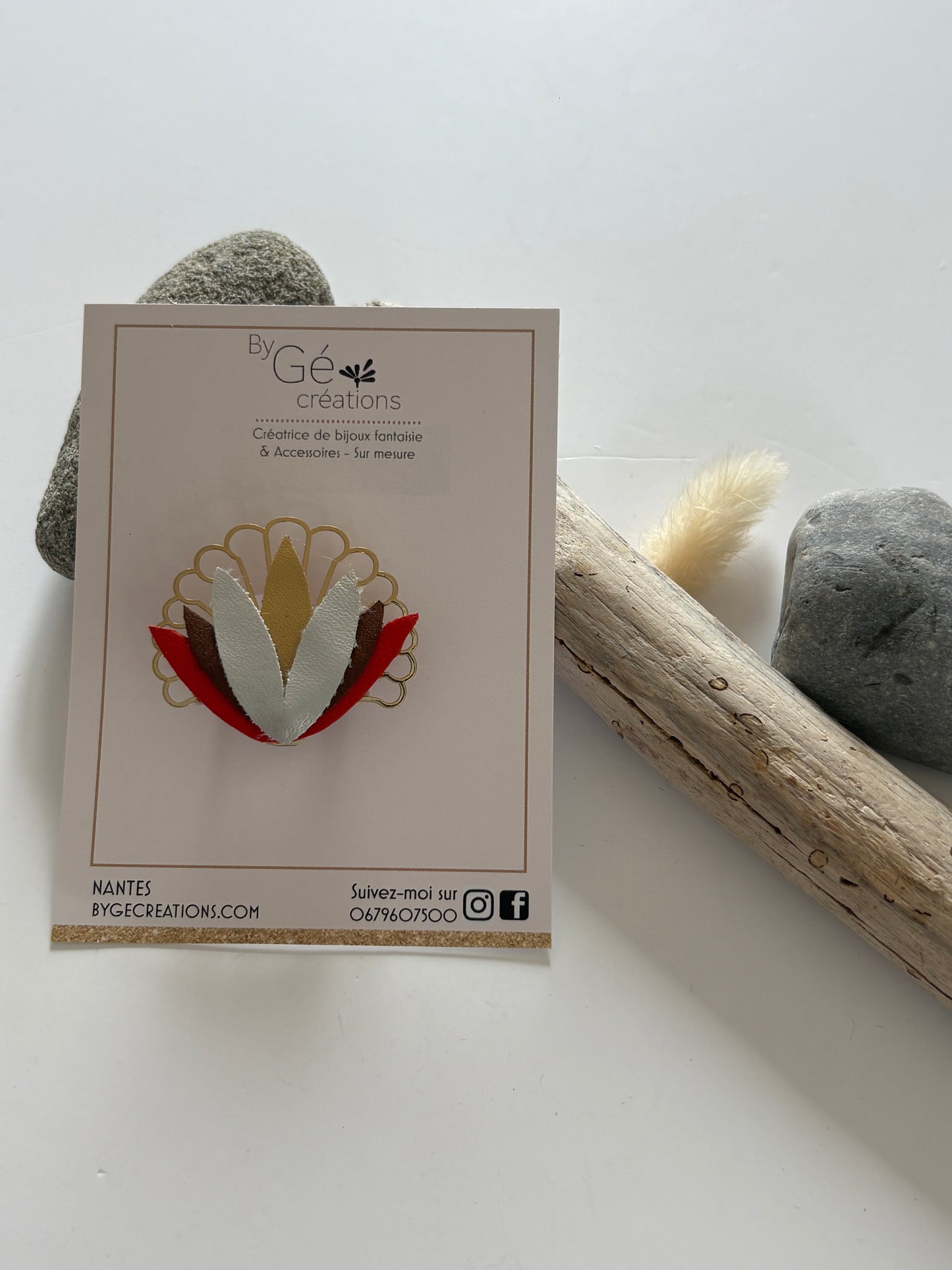 Broche florale : argent/marron/orange/doré