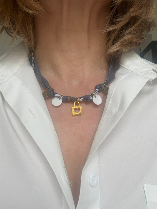 Collier Bandana Gris Cadenas
