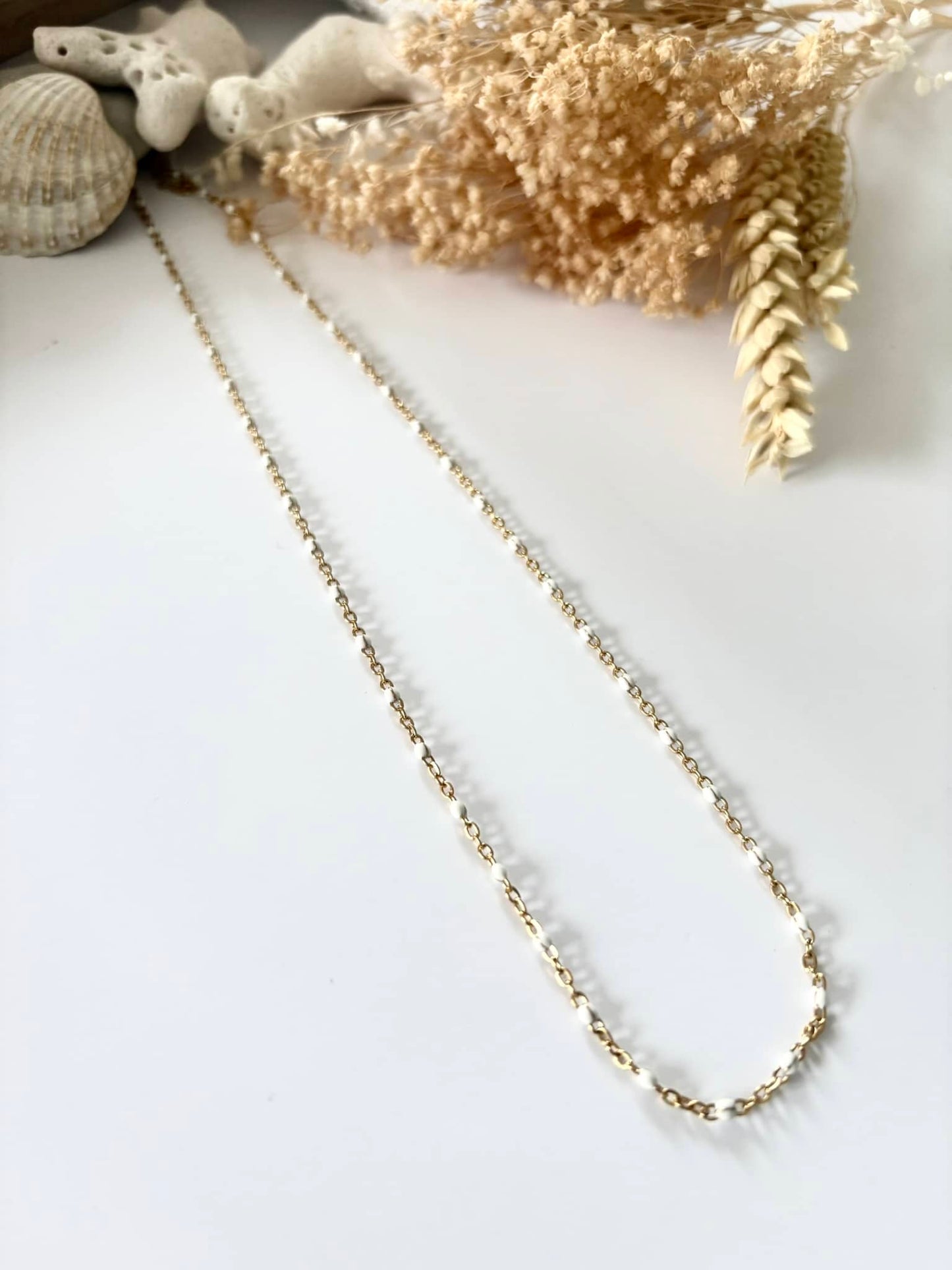Collier chaine perlée blanc*