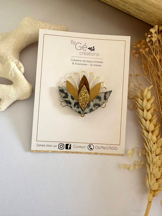 Broche florale léopard pailleté doré*