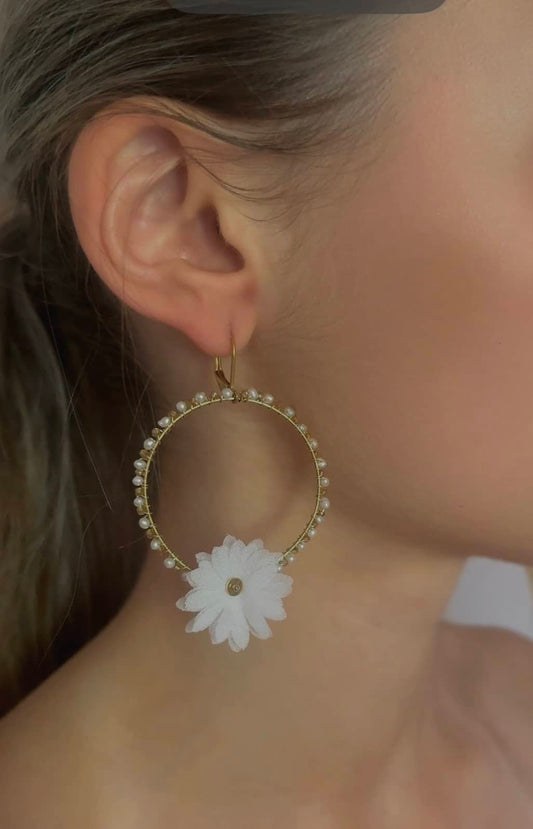Boucle Créole Florale Blanche*