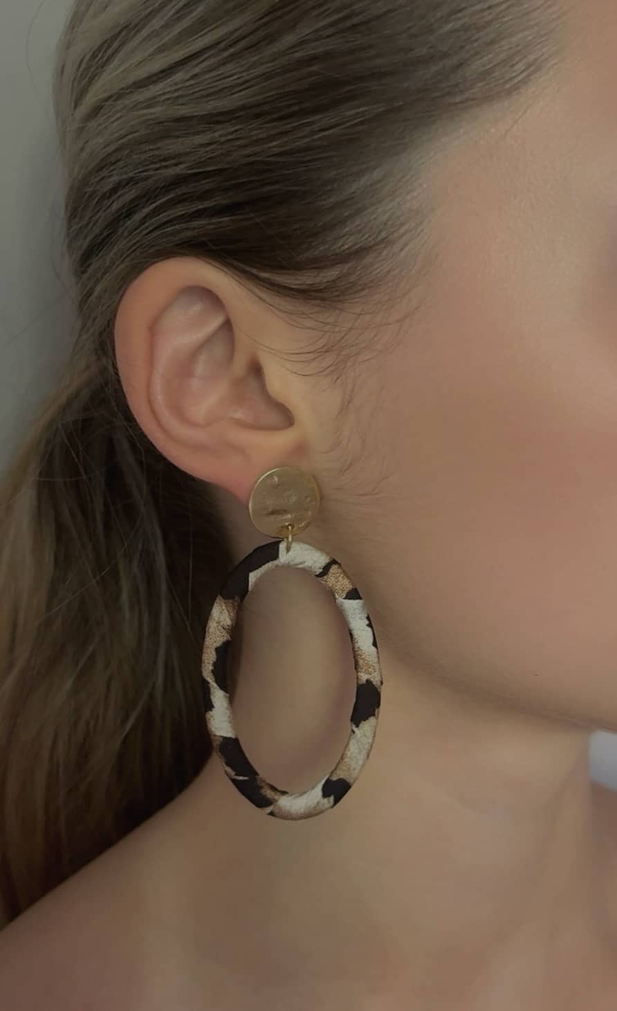 Boucle Ovale Soie Léopard*