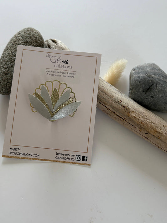 Broche florale : argent/doré