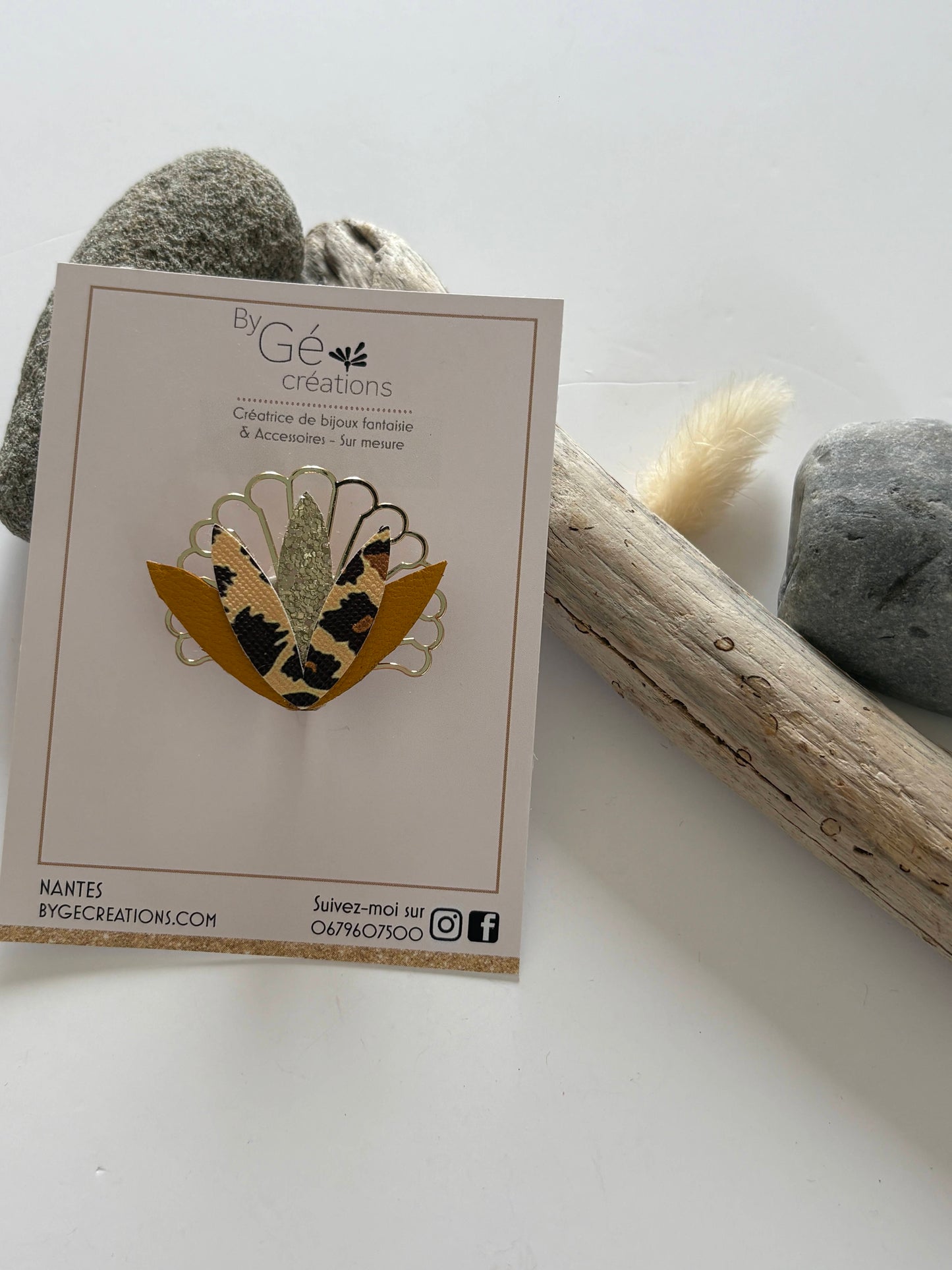 Broche florale :  léopard/curry/doré