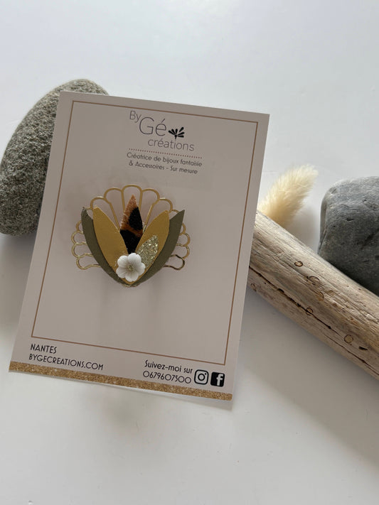 Broche florale :  fleur / dore/ gris/  léopard
